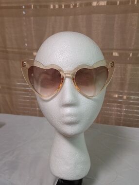 Transparent Pink Heart-Shaped Sunglasses - Fashionable Women's Accessory